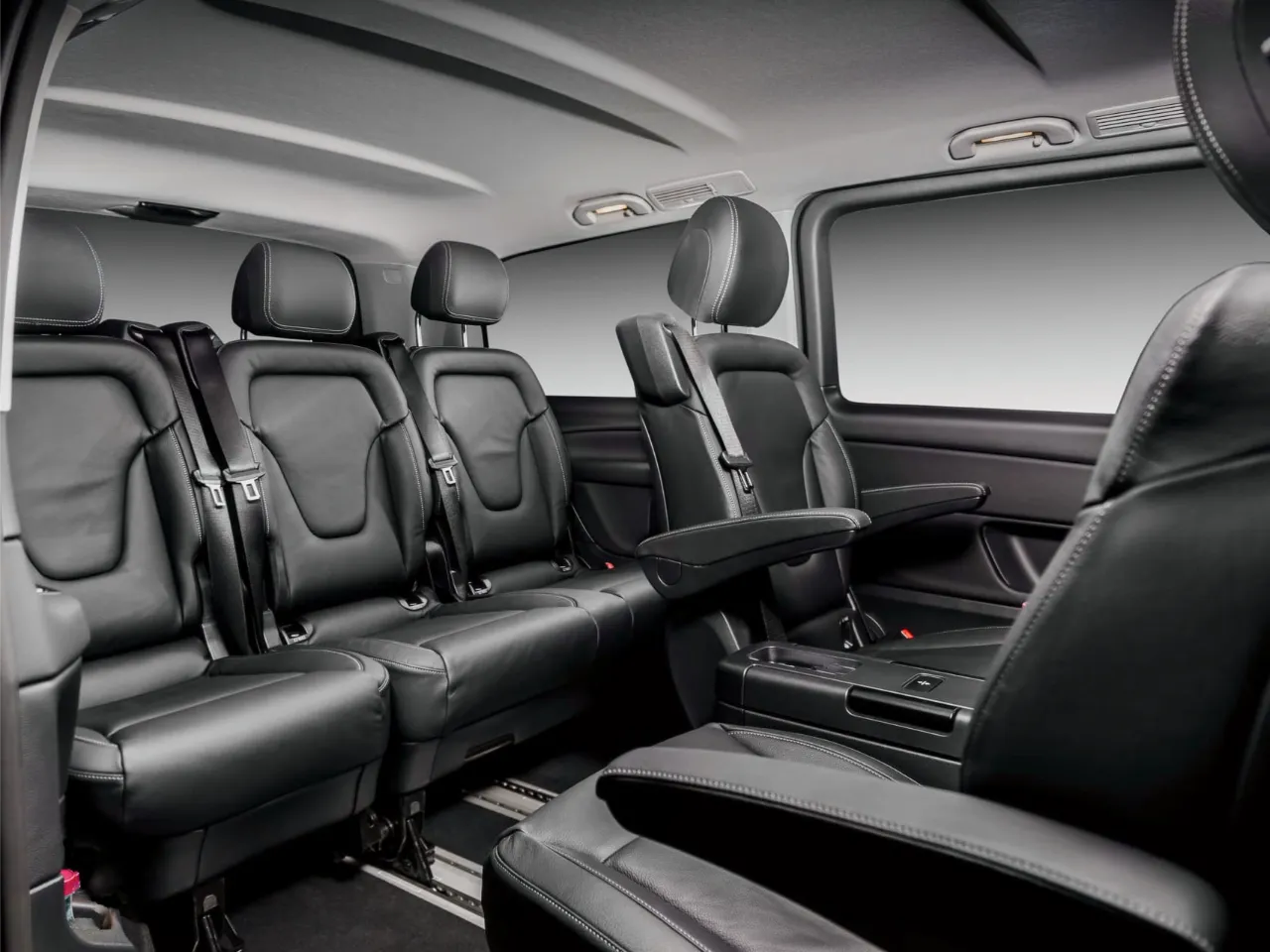 Mercedes Benz Viano Interior.webp