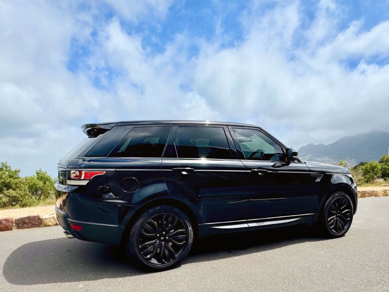 Black_Range_Rover_01.jpg