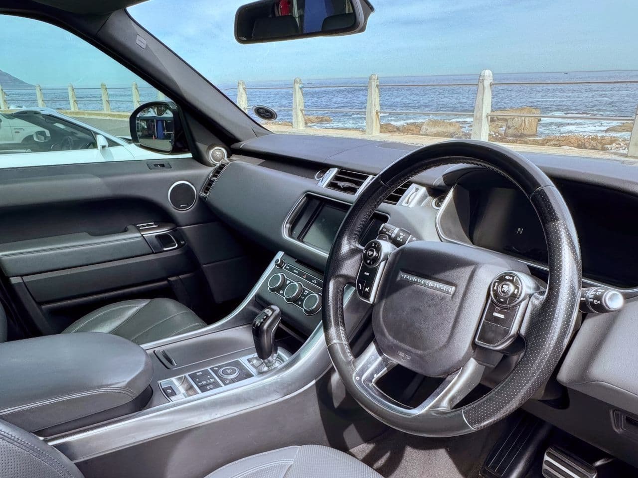 Black_Range_Rover_03.jpg