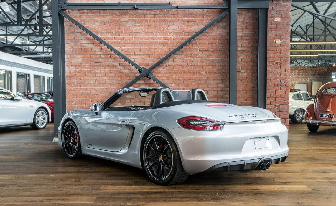 porsche-2.jpg